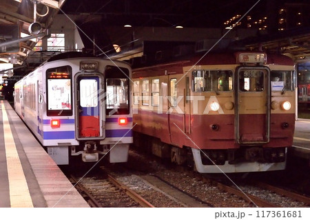トキてつ413系夜行急行と北越急行HK100型電車 トキてつ413系夜行急行と北越急行HK100型電車 117361681