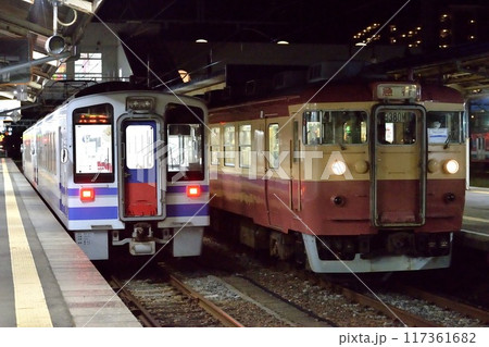 トキてつ413系夜行急行と北越急行HK100型電車 トキてつ413系夜行急行と北越急行HK100型電車 117361682