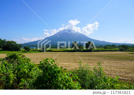 八幡駐車場から見る羊蹄山(2024年8月) 八幡駐車場から見る羊蹄山(2024年8月) 117361821