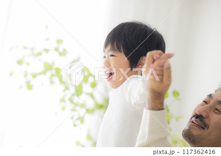 男の子とファミリー 男の子とファミリー 117362416