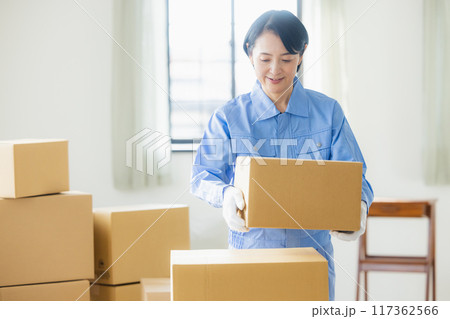 引っ越し荷造りサービスイメージ　 117362566