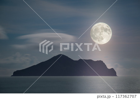 Turtle Island under the moonlight. 117362707