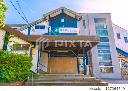 日本の寒川都市景観 JR相模線 寒川駅北口などを望む。寒川神社1500mの標識も=令和6年7月21日 日本の寒川都市景観 JR相模線 寒川駅北口などを望む。寒川神社1500mの標識も=令和6年7月21日 117364249