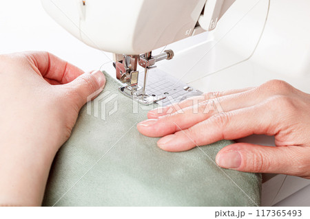 Sewing machine, stitching fabrics, needle in a round plan 117365493