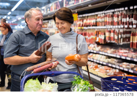 Elderly man and elderly woman choose sausage Elderly man and elderly woman choose sausage 117365578