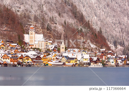 The famous Austrian village Hallstatt on the shore of a lake at dawn. 117366664