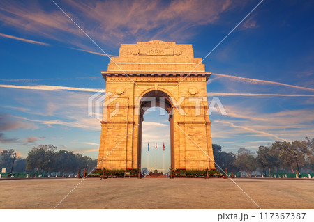 India Gate in sunset evening lights, Rajpath, New Delhi 117367387