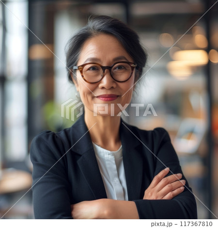 Portrait of a Chinese woman businesswoman 50-60 years old against the background of the office 117367810
