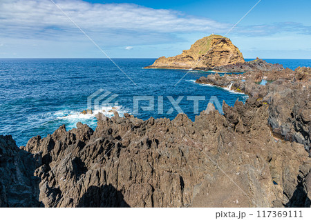 Rock formations near the coast of the village of Ribeira da Janela on the island of Madeira 117369111