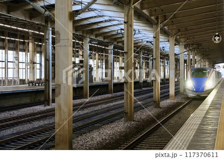上越新幹線、越後湯沢駅に到着のE7系電車、その1 117370611
