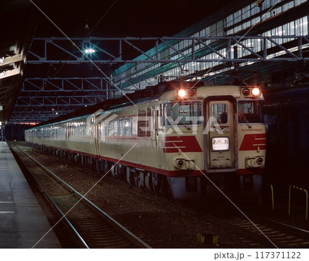 国鉄　鉄道　列車　特急　気動車　山陰　北近畿　あさしお　京都　夜 117371122