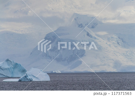Antarctic landscape near Graham passage 117371563