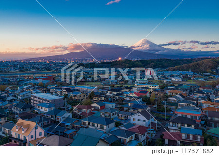 【静岡県】函南町役場から望む、富士山　夕景 117371882