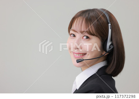 若いオペレータ女性_1 若いオペレータ女性_1 117372298