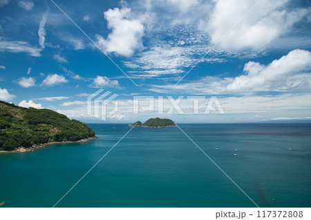 三尾川展望地から黒島を望む　【和歌山県日高郡由良町】　　 117372808