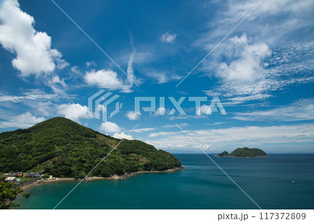 三尾川展望地から黒島を望む　【和歌山県日高郡由良町】　　 117372809