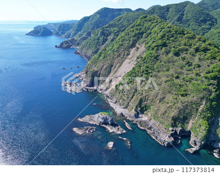 丹後半島最先端の美しい海岸線の空撮 丹後半島最先端の美しい海岸線の空撮 117373814