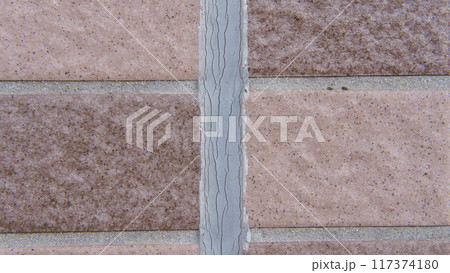 外壁目地の劣化｜マンションの外壁とジョイント(目地)・クローズアップ撮影 117374180