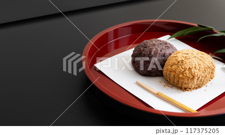 おはぎやぼたもち　和菓子の写真素材 117375205