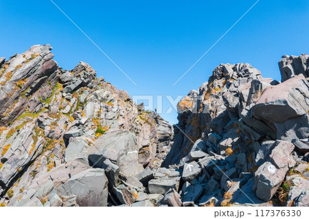 秋の鳥海山登山：御室小屋～山頂（新山） 117376330