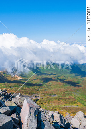 秋の鳥海山登山：山頂（新山）からの眺め 117376554