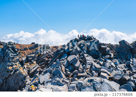 秋の鳥海山登山:山頂(新山) 秋の鳥海山登山:山頂(新山) 117376608