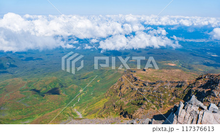 秋の鳥海山登山：山頂（新山）からの眺め 117376613