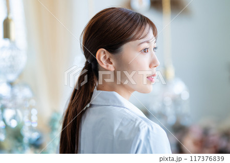 レディースクリニックの女性医師 117376839