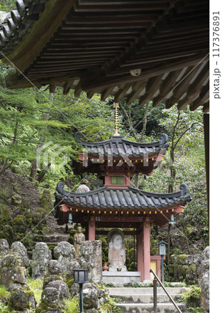 京都　愛宕念仏寺（おたぎねんぶつじ）　多宝塔 117376891