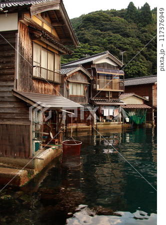 伝統的建造物舟屋の家並 伝統的建造物舟屋の家並 117376949