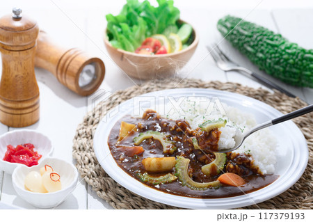 ゴーヤカレー　（夏野菜カレー） 117379193