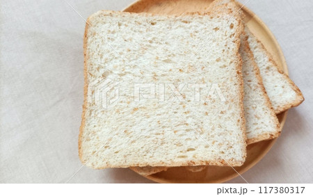 whole wheat bread slice whole wheat bread slice 117380317