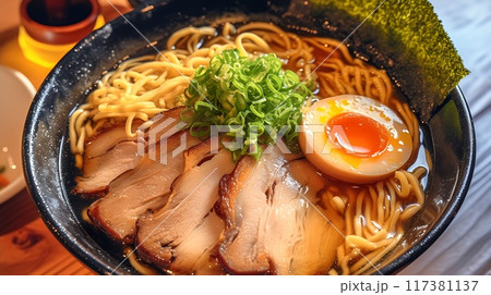 美味しそうな卵ともやしとネギが入った海苔醤油チャーシューラーメン 美味しそうな卵ともやしとネギが入った海苔醤油チャーシューラーメン 117381137
