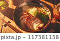 美味しそうな卵ともやしとネギが入った海苔醤油チャーシューラーメン 117381138
