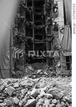 名古屋駅の裏通りの撤去工事 117381553