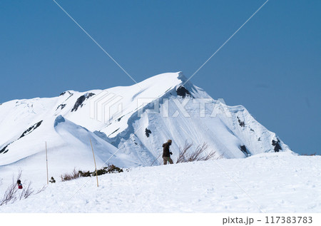 残雪多し春の奥大日岳 117383783