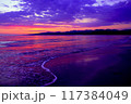 夕刻のビーチ 117384049