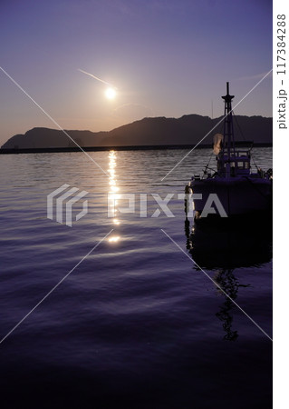 揺らめく海面 揺らめく海面 117384288