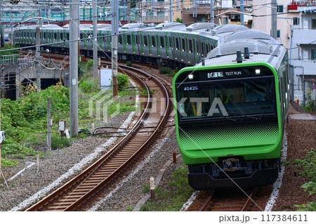 通勤電車 E235系 山手線 117384611