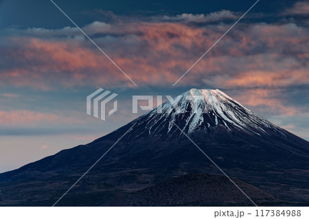 精進峠から見る富士山と夕焼け雲 精進峠から見る富士山と夕焼け雲 117384988