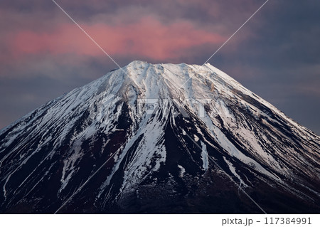 精進峠から見る富士山と夕焼け雲 117384991
