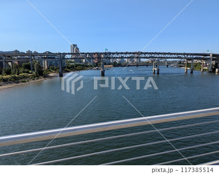 Portland, Oregon, USA - 07.11.2024 View from the Ross Island Bridge to the Marquam Bridge and the city. 117385514