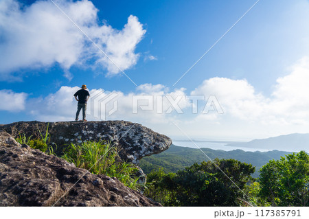 石垣島にある屋良部岳をトレッキングした後の風景 117385791