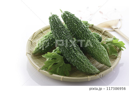夏野菜 ゴーヤ （にがうり）白背景 117386956