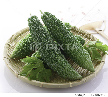 夏野菜 ゴーヤ （にがうり）白背景 117386957