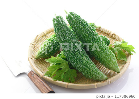 夏野菜 ゴーヤ （にがうり）白背景 117386960