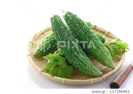 夏野菜 ゴーヤ (にがうり)白背景 夏野菜 ゴーヤ (にがうり)白背景 117386961