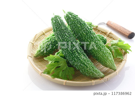 夏野菜 ゴーヤ （にがうり）白背景 117386962