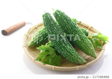 夏野菜 ゴーヤ (にがうり)白背景 夏野菜 ゴーヤ (にがうり)白背景 117386966
