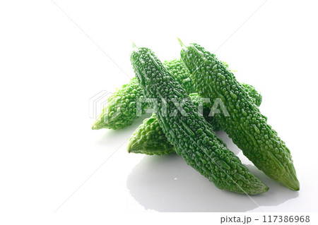 夏野菜 ゴーヤ (にがうり)白背景 夏野菜 ゴーヤ (にがうり)白背景 117386968